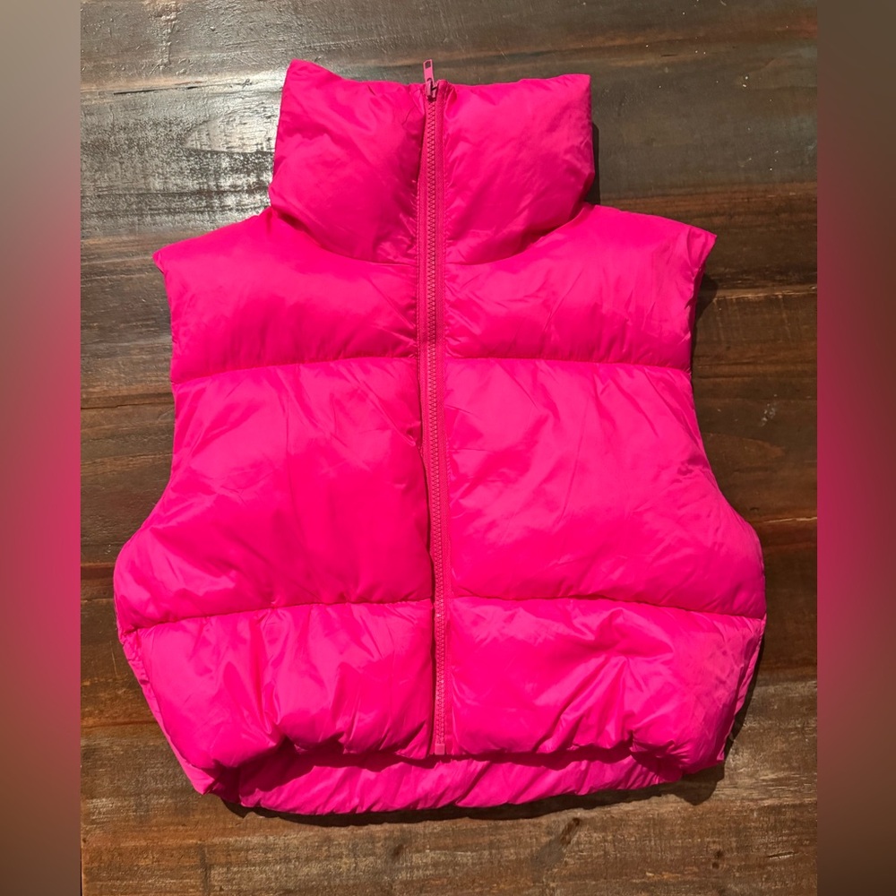 Pink Puffy Down Cropped Vest 
Women’s Size Medium
